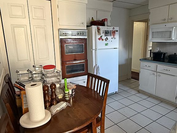 3rd image of 10 Ordnance Court #3