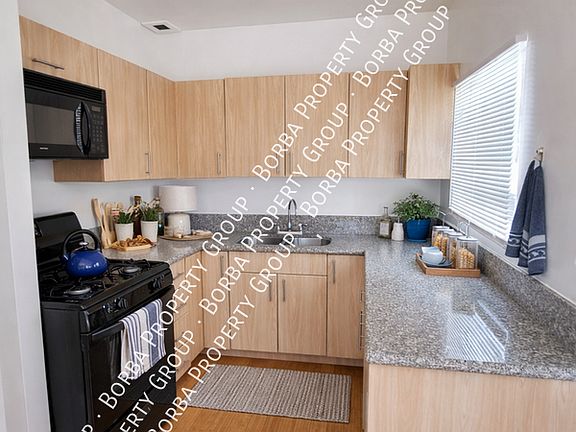 2nd image of 306 1/2 N Broadway APT 6