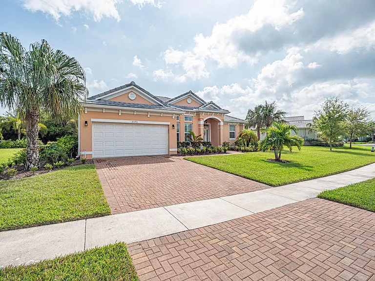 2576 Saint Lucia Cir — Photo 40