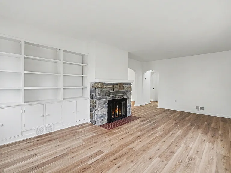 1555 Locust St — Photo 7