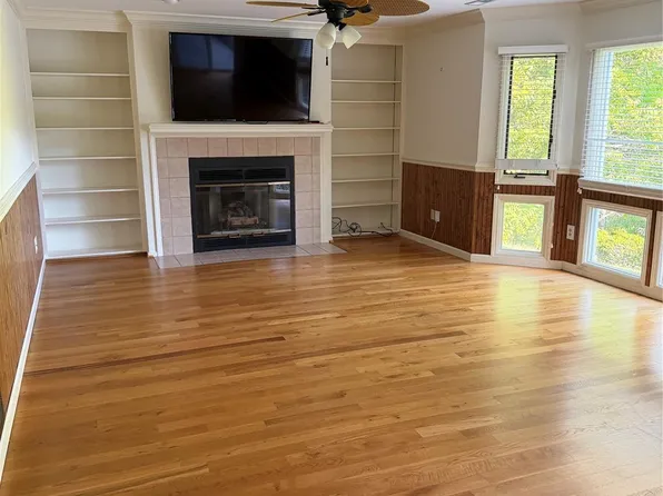 111 Burning Tree Ln, Flat Rock, NC 28731