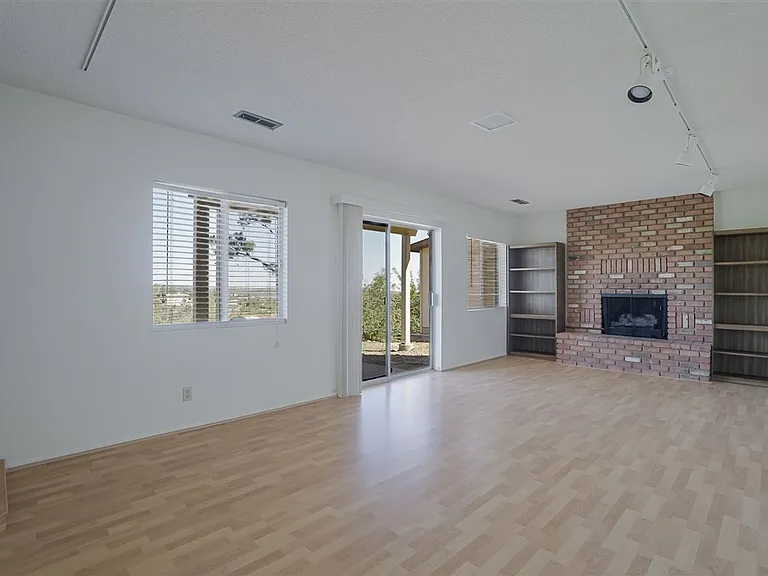 2270 Sandia Dr — Photo 20