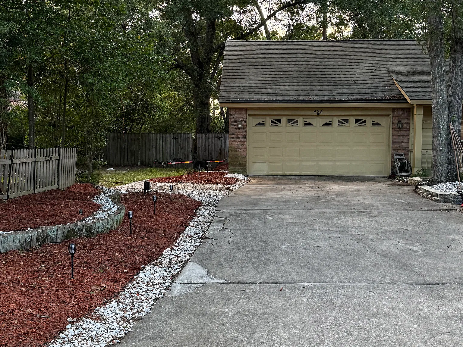 426 Arlington Dr — Photo 2