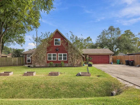10030 Lost Pine Dr, Baytown, TX 77521
