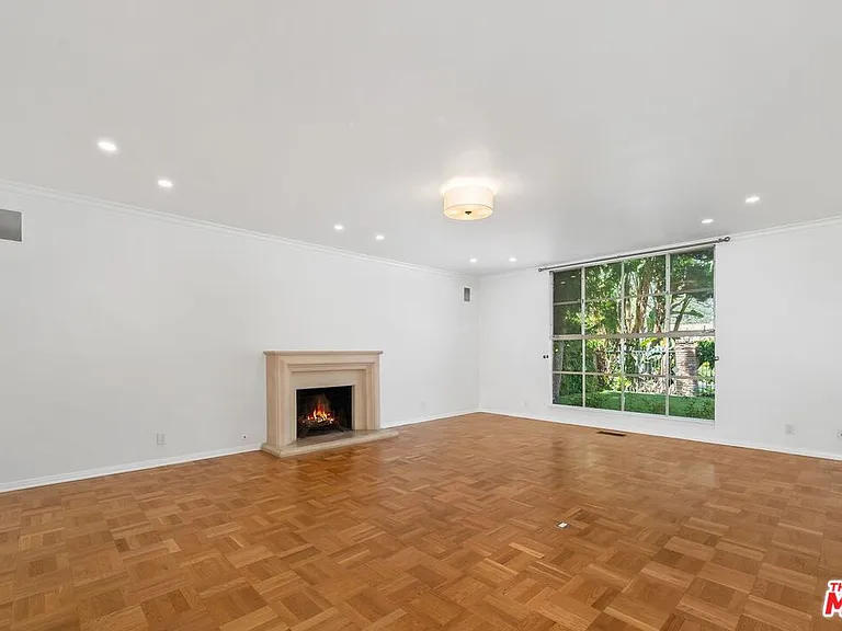 517 N Elm Dr — Photo 10