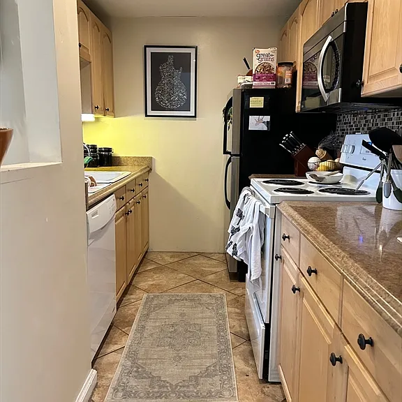 390 Riverway #8 — Photo 2