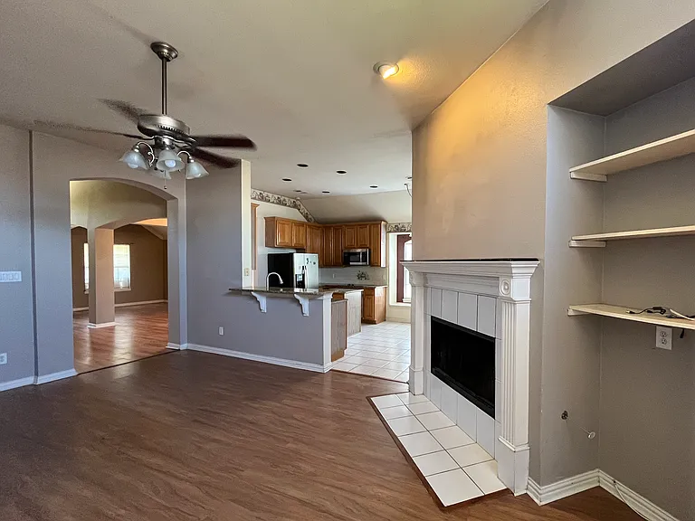 2028 Greenfield Ln — Photo 9
