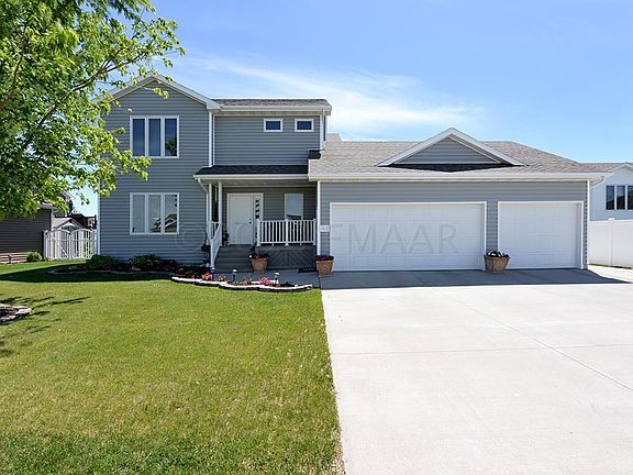 Wonderful 2 Story Home on the Parkway