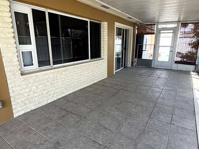 360 72nd Ave — Photo 3