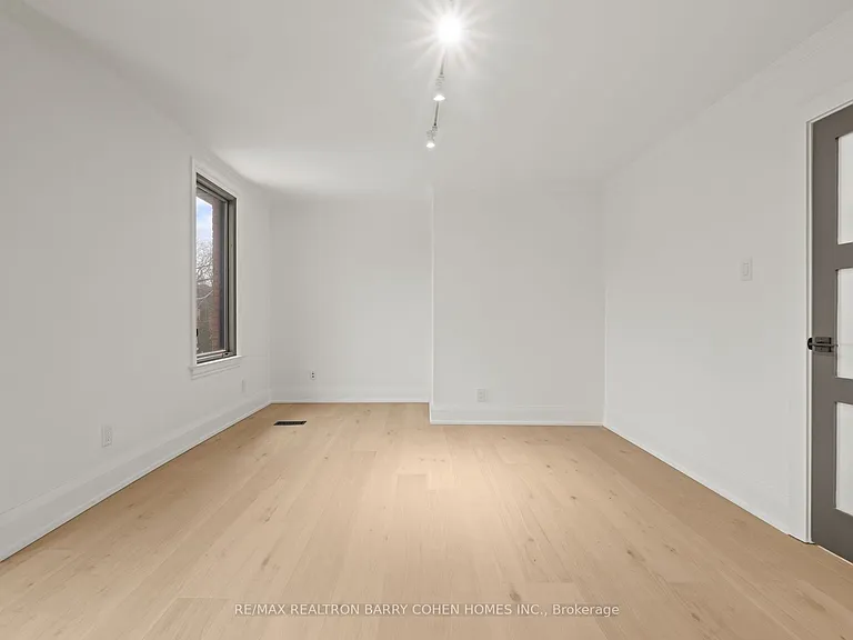 231 Macpherson Ave — Photo 20