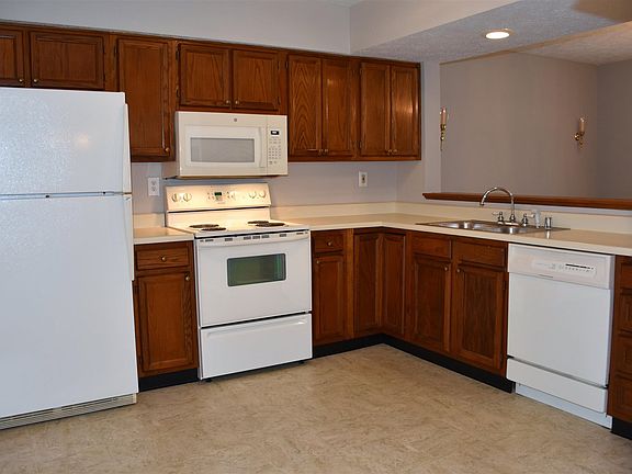 3rd image of 2402 Parrish Hill Ln