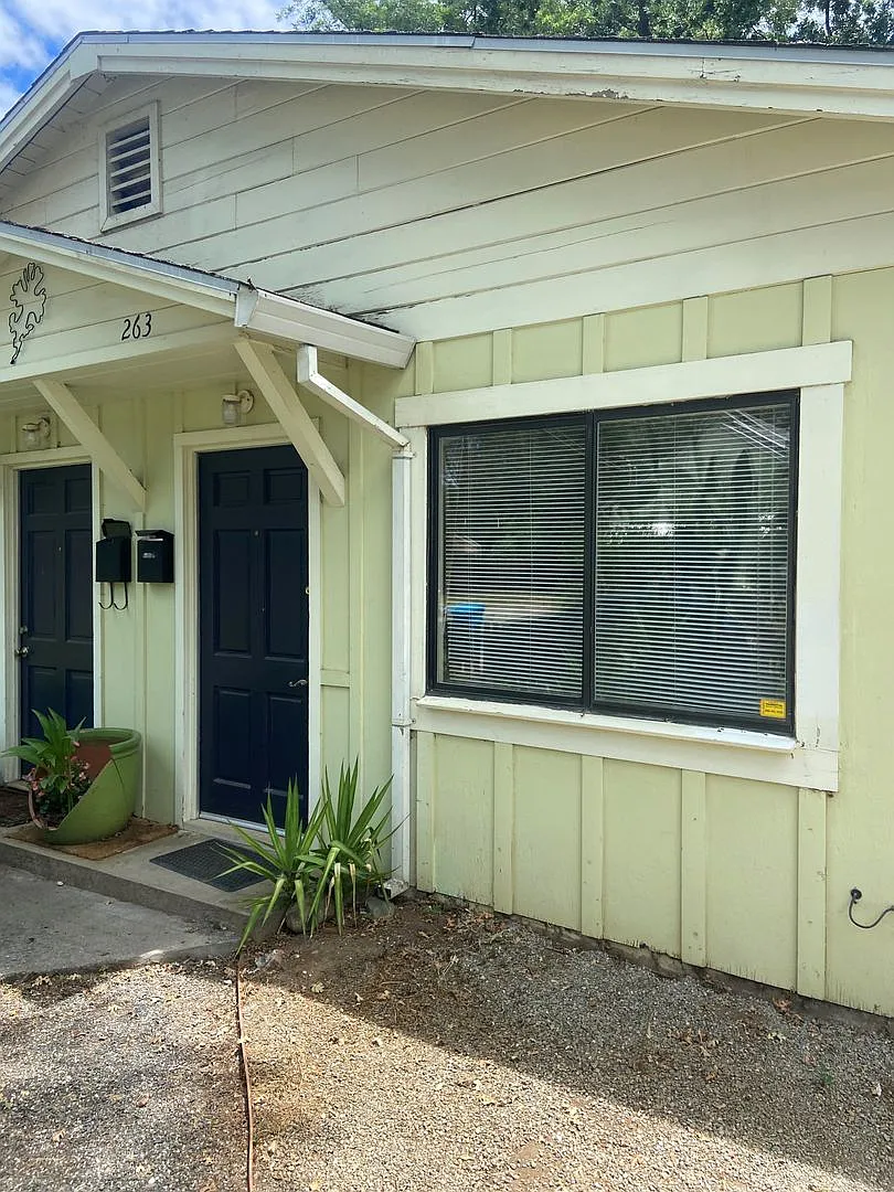 Cute 1 bed 1 bath duplex — Photo 1