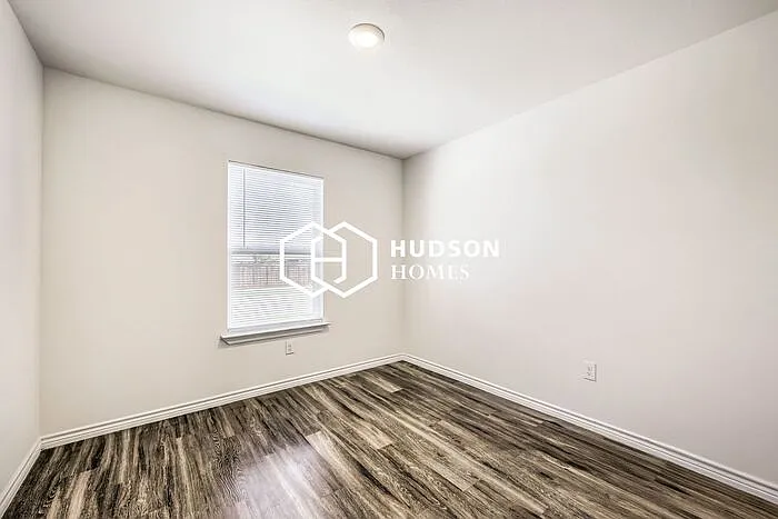 7918 Vineyard Dr — Photo 8