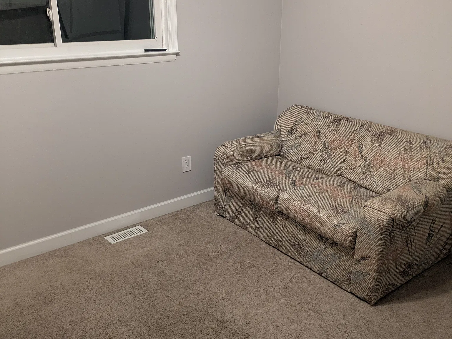 1 bed, 2000 sqft, $1,400 — Photo 2