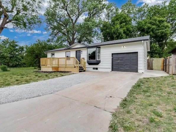 305 Central Ave, Newton, KS 67114