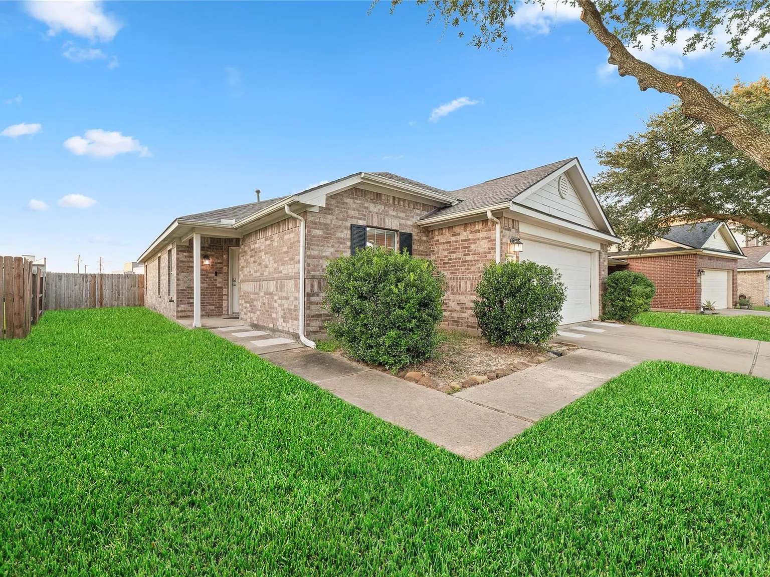4 bed, 2.0 bath, 1651 sqft, $2,200 — Photo 3