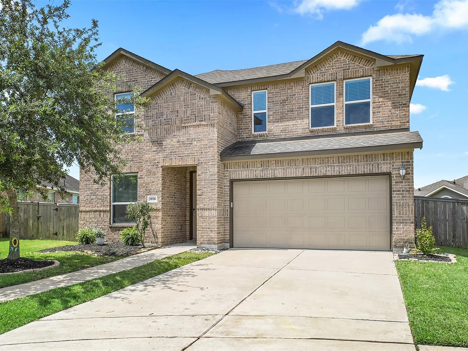 4 bed, 2.5 bath, 2622 sqft, $3,500 — Photo 3