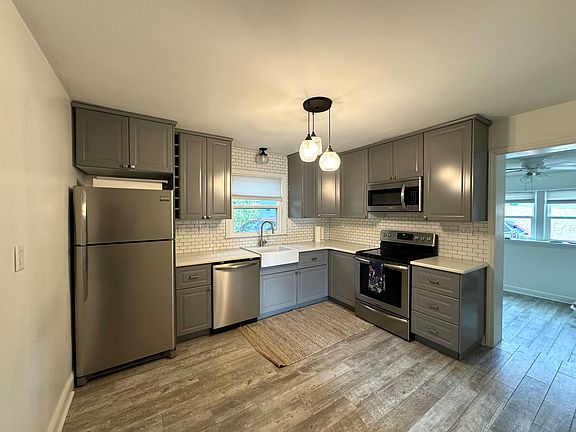 3rd image of 4001 Winfield Dr