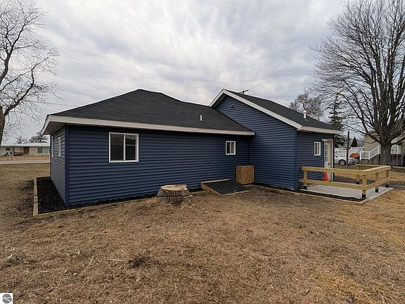 4th image of 5526 N State Rd