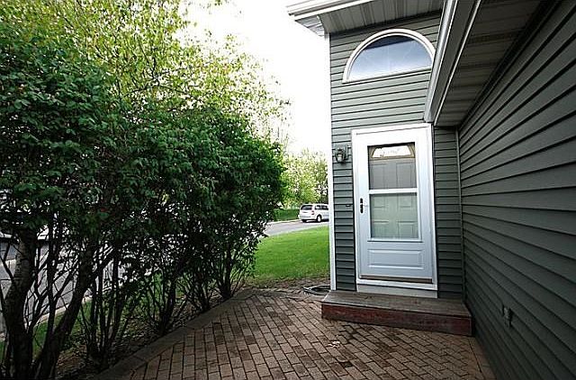 Beautiful Twin Home on private cul-de-sac!