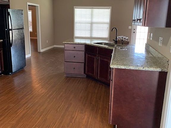 3rd image of 24 Fernwood Ct