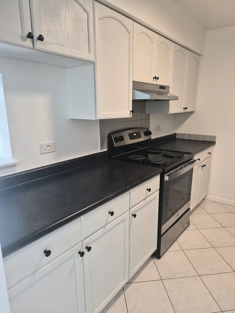 2 bed, 994 sqft, $2,200 — Photo 3