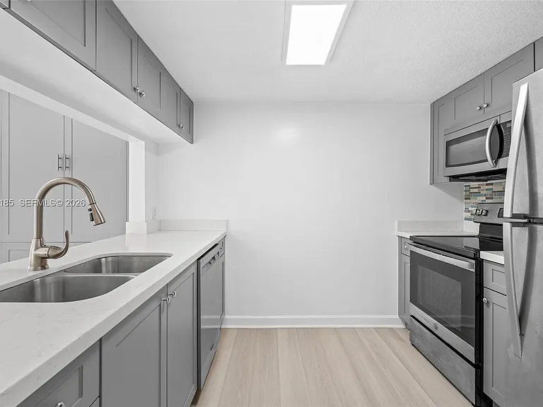 280 SW 20th Rd #504 — Photo 3
