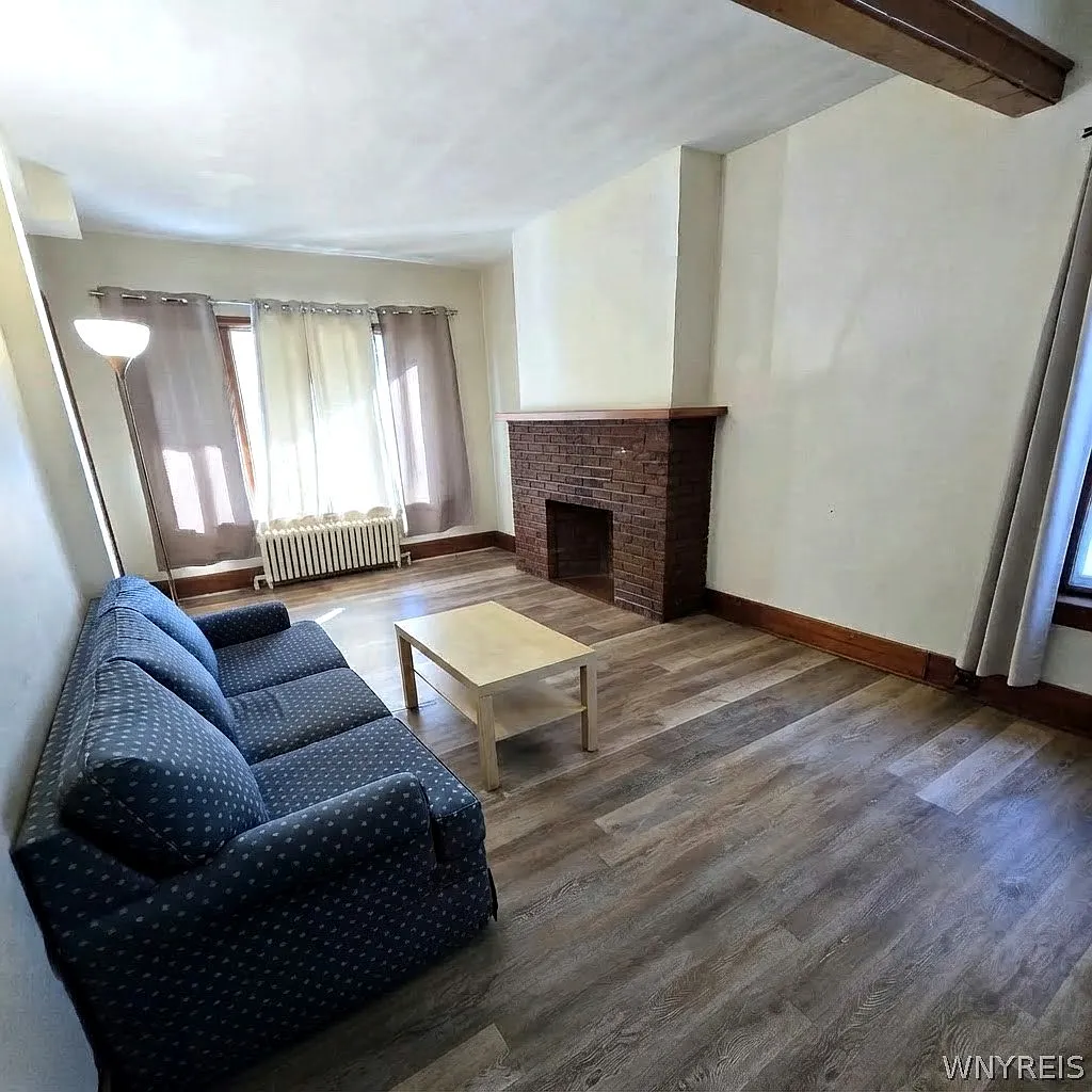 6 bed, 2.5 bath, 1806 sqft, $2,900 — Photo 2