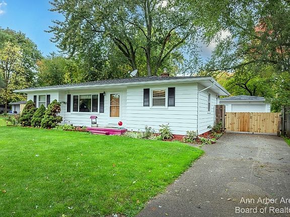 2nd image of 867 Maplewood Ave