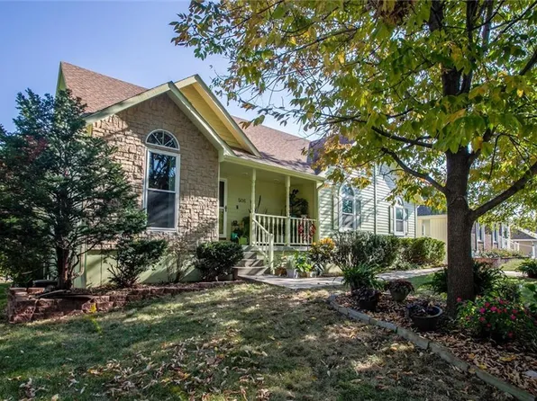 506 NE Thames Dr, Lees Summit, MO 64086