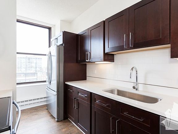 3rd image of 600 S Dearborn St APT 1903