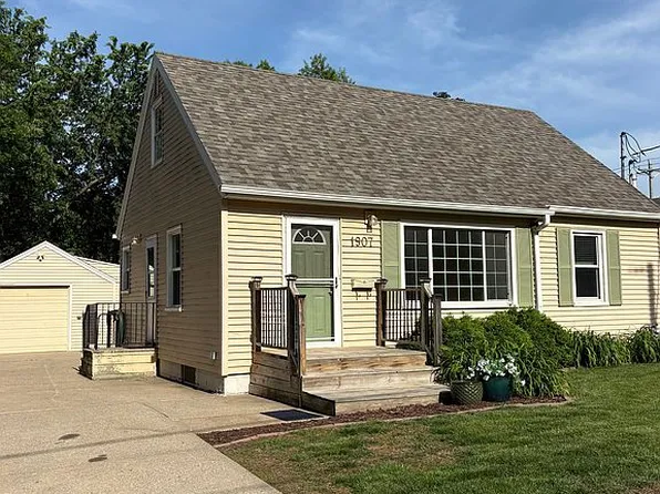 1907 52nd St, Des Moines, IA 50310