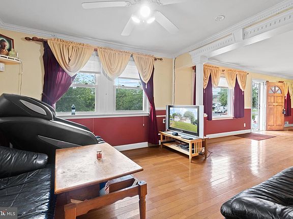 4th image of 4411 Kalmia St