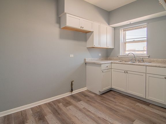 3rd image of 4851 Indianapolis Blvd APT 4