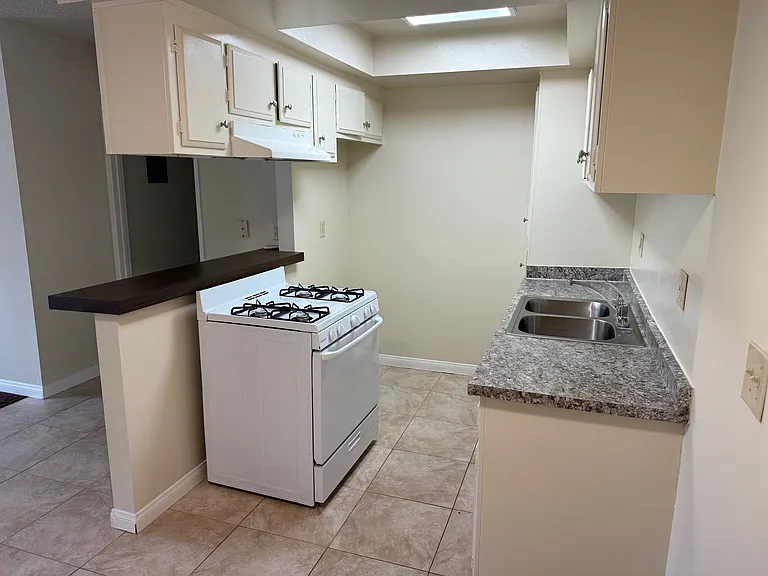 1540 E. Canfield Lane — Photo 4