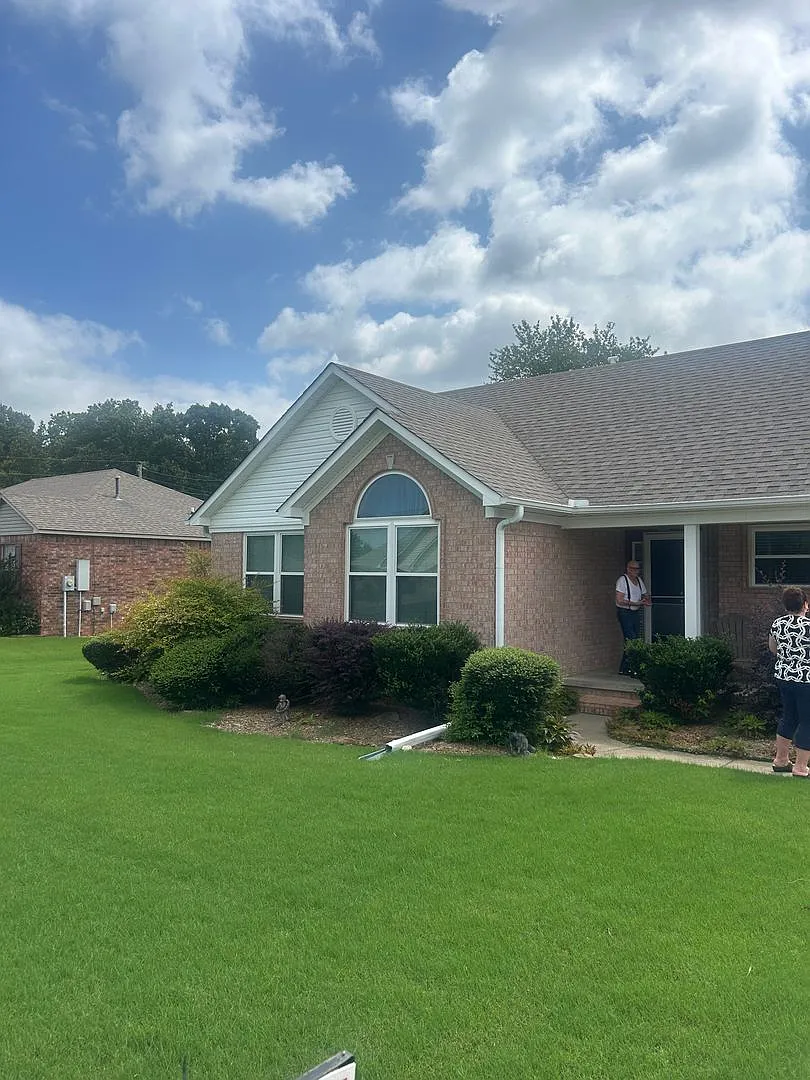 3 bed, 2.0 bath, 1364 sqft, $1,575 — Photo 3