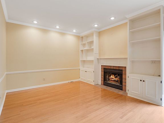 3rd image of 2104 Foxfield Rd