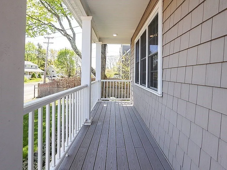214 Shaw St — Photo 3