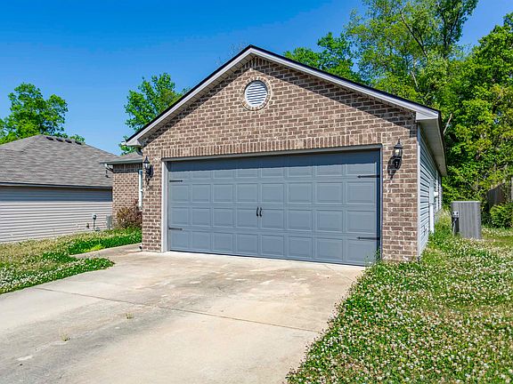 4th image of 241 Highland View Dr