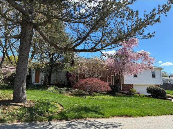 3 Lise Dr, Cumberland, RI 02864