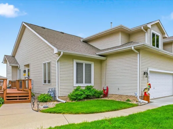1070 Waters Edge Ct, Carter Lake, IA 51510