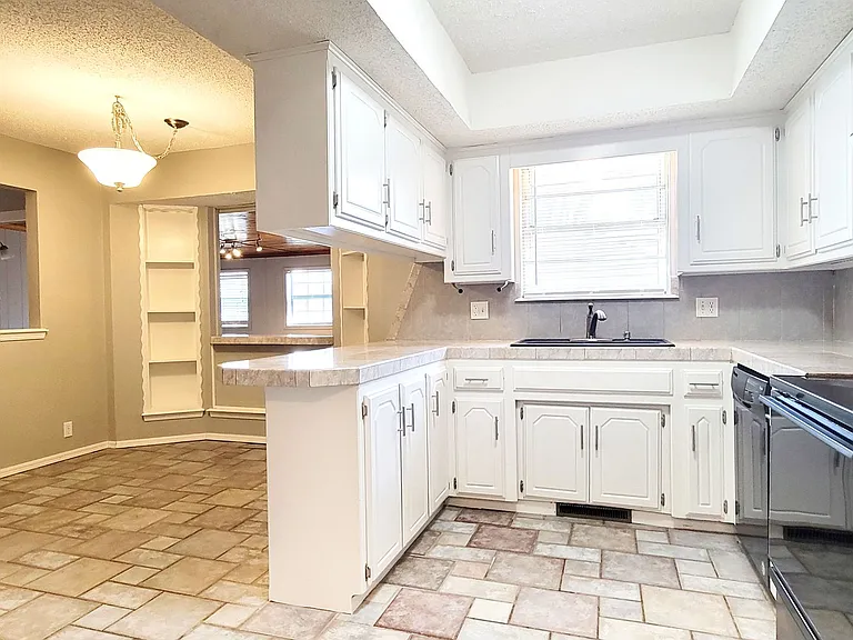 740 Royal Ln — Photo 8