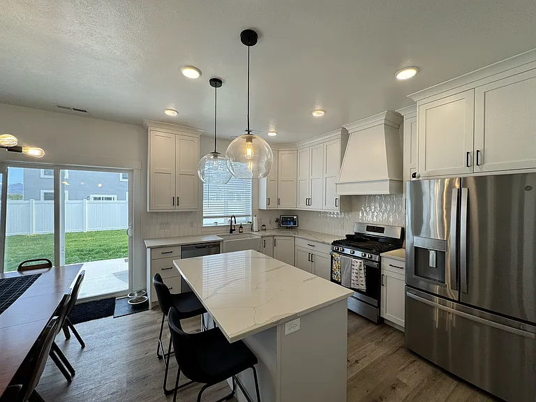 355 W 3085 S — Photo 16