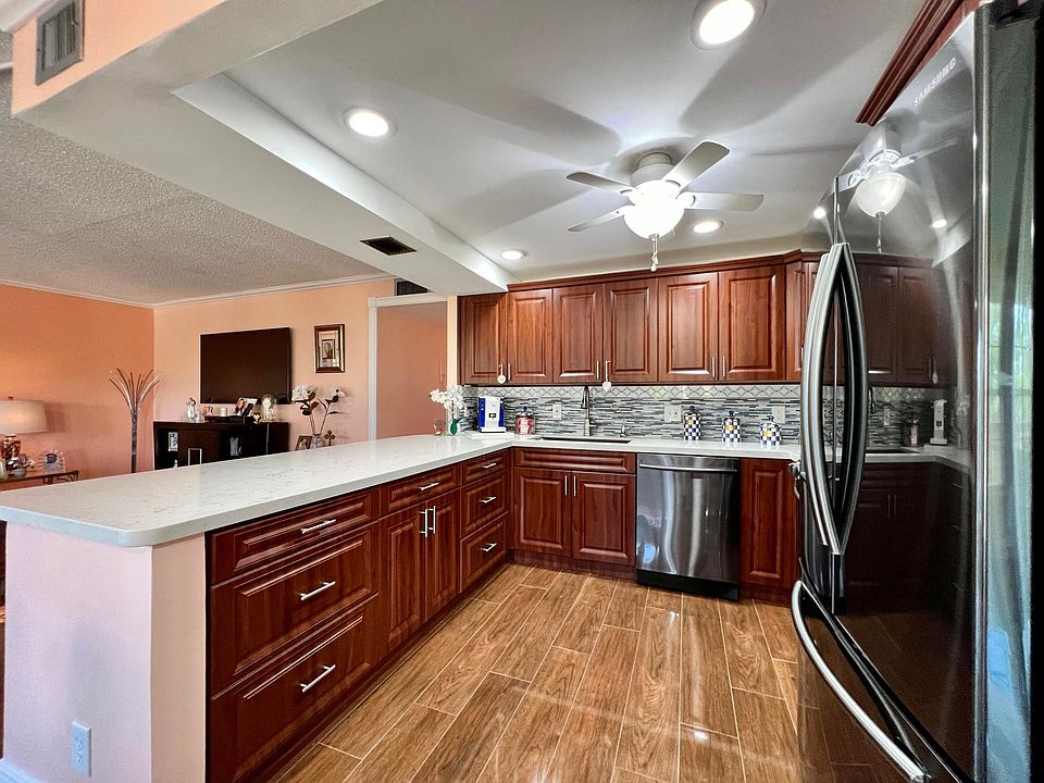 1st image of 313 Wellington L