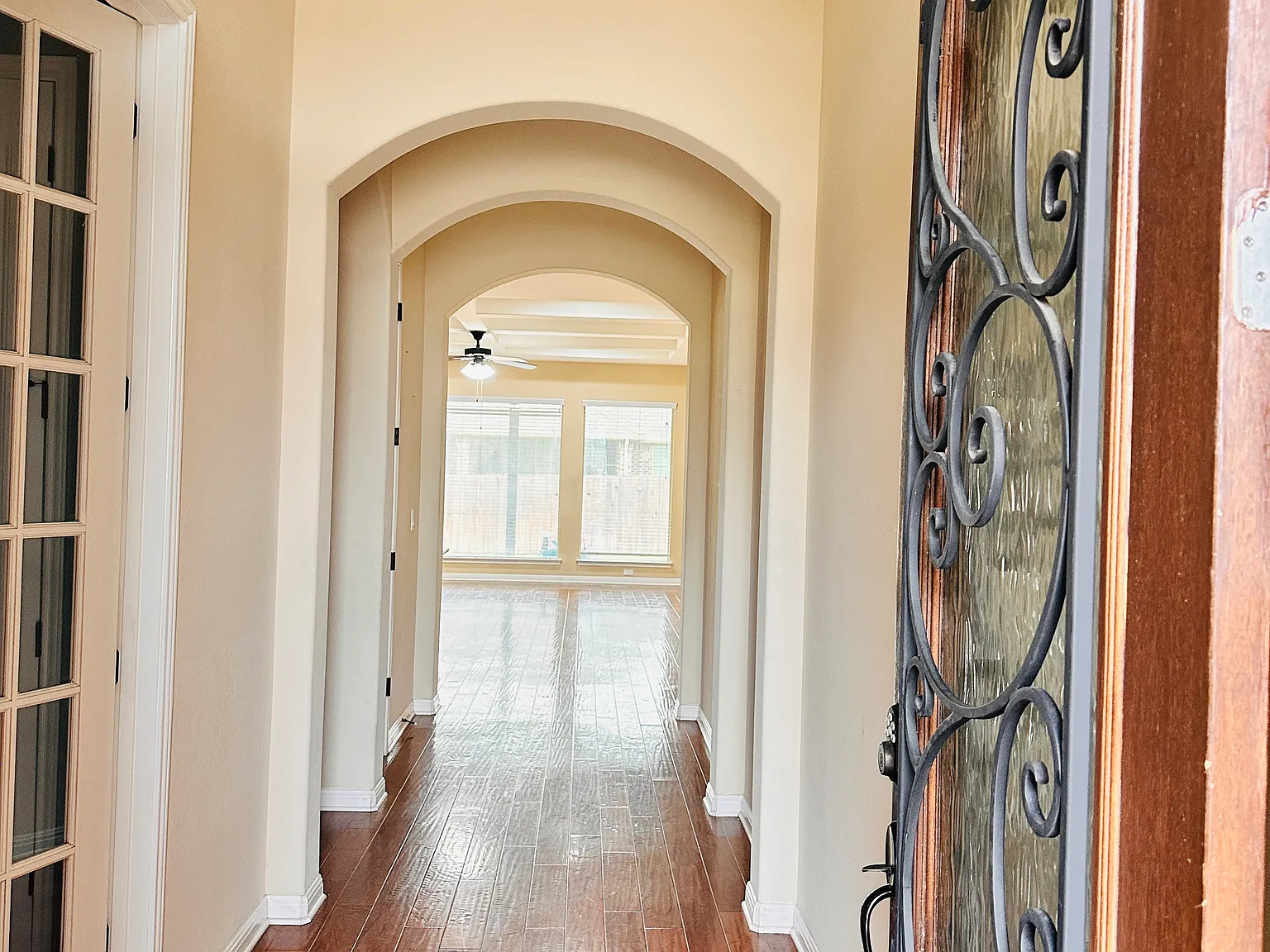 4 bed, 2560 sqft, $2,595 — Photo 3