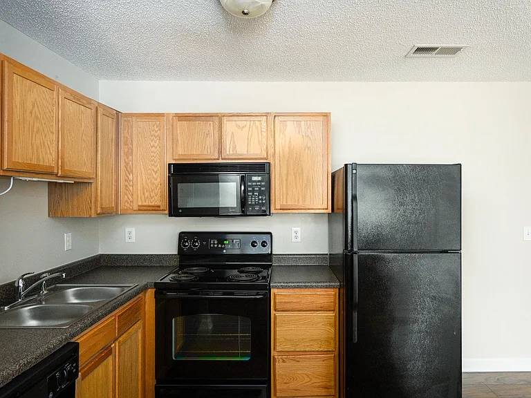 1845 Crest Hollow Dr #201 — Photo 4