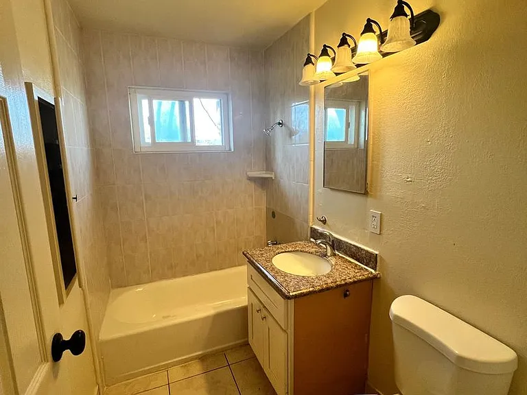 560 - 2870 Almaden Expwy — Photo 8