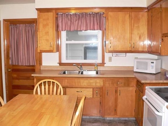 5th image of 1015 Lawndale Dr