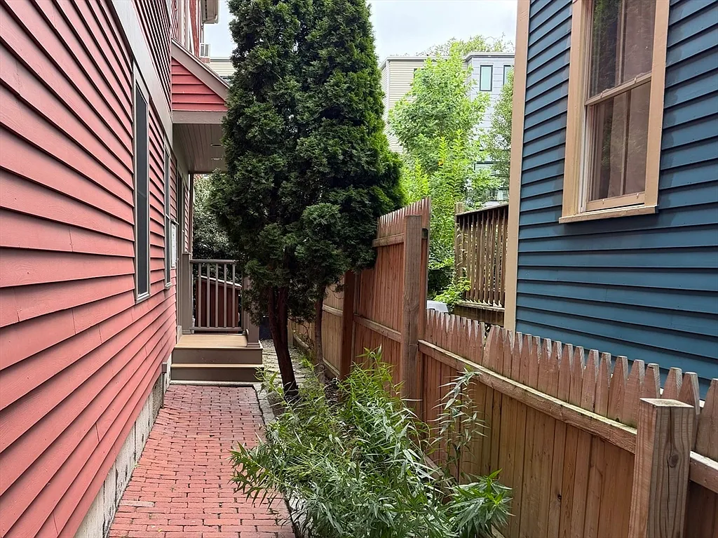 2 bed, 2.0 bath, 1320 sqft, $4,600 — Photo 2
