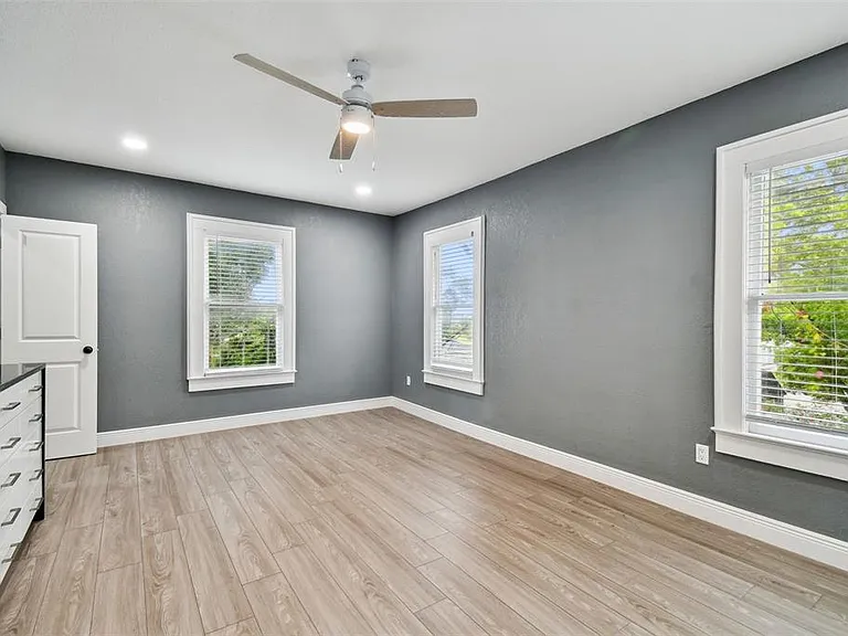 6810 N Navin Ave — Photo 28